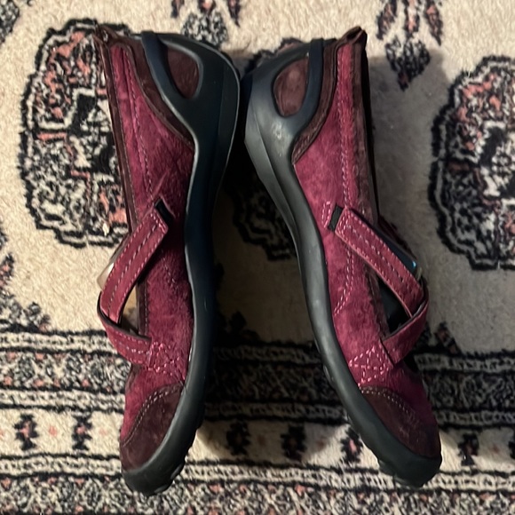 Size seven maroon Privo by Clark’s ladies shoes - Picture 5 of 7